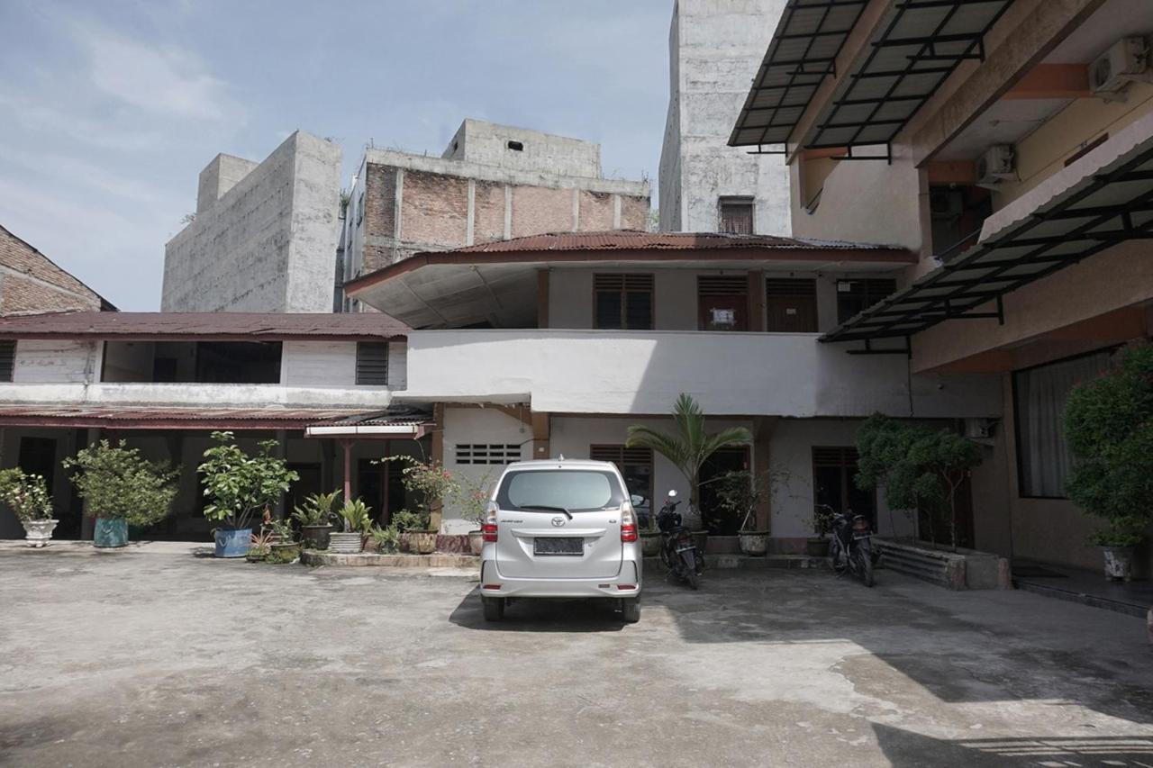 Oyo 2200 Hotel Gunung Sari Rantauprapat Kültér fotó